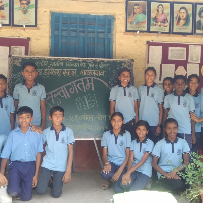 जिल्हा परिषद प्राथमिक शाळा लाखणगाव येथील सर्व विद्यार्थी न्यू इंग्लिश स्कूल लाखणगाव शाळेत प्रवेश घेण्यासाठी इच्छुक व पालक मेळावा उत्साहात संपन्न 